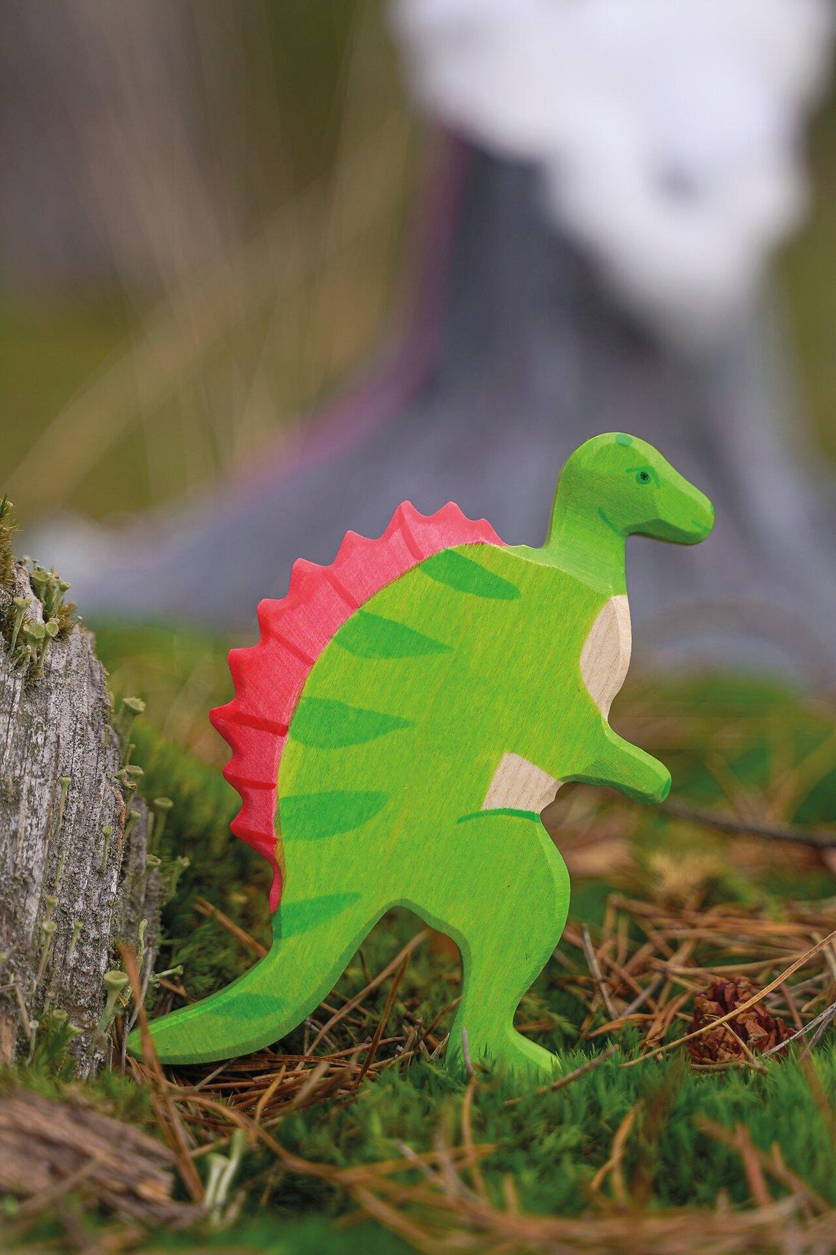 HOLZTIGER Holzfigur Spinosaurus mit rotem Rückensegel – weitere Ansicht
