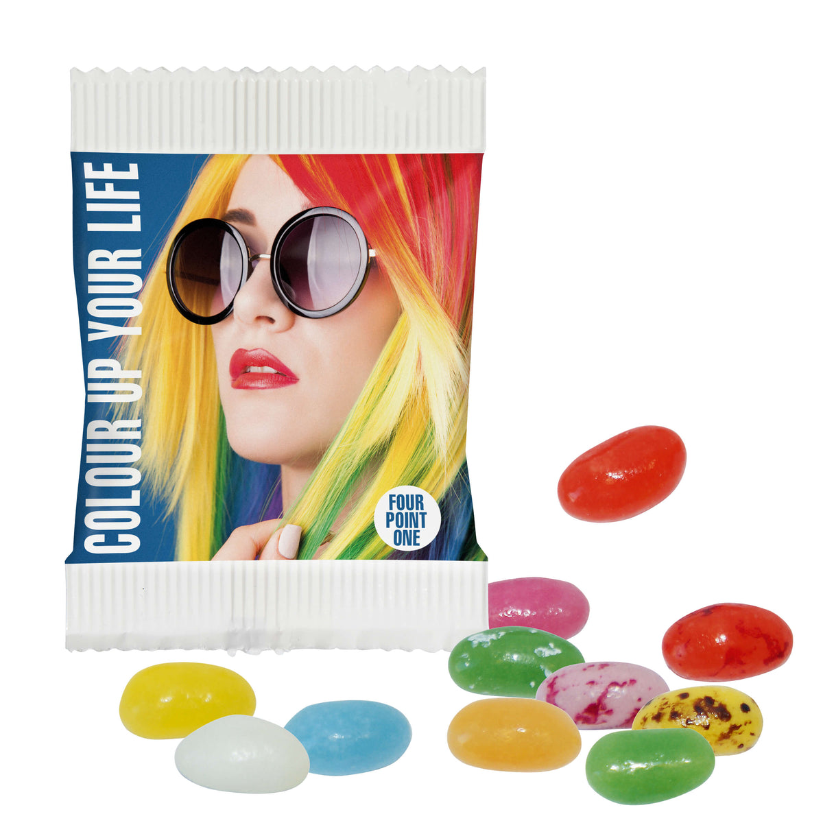 Bunte Jelly Beans in 20 Sorten neben dem Werbetütchen