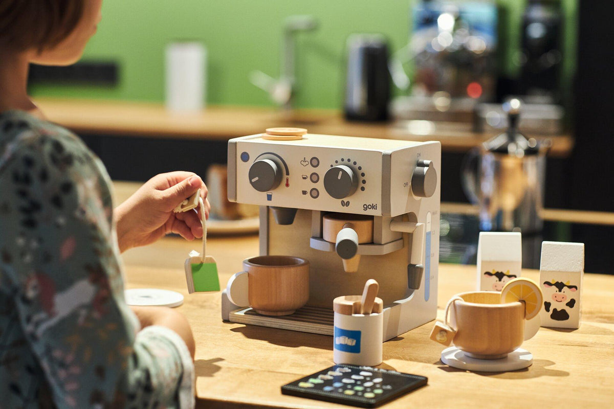 Kaffee und Teestation aus Holz von goki – Weitere Ansicht