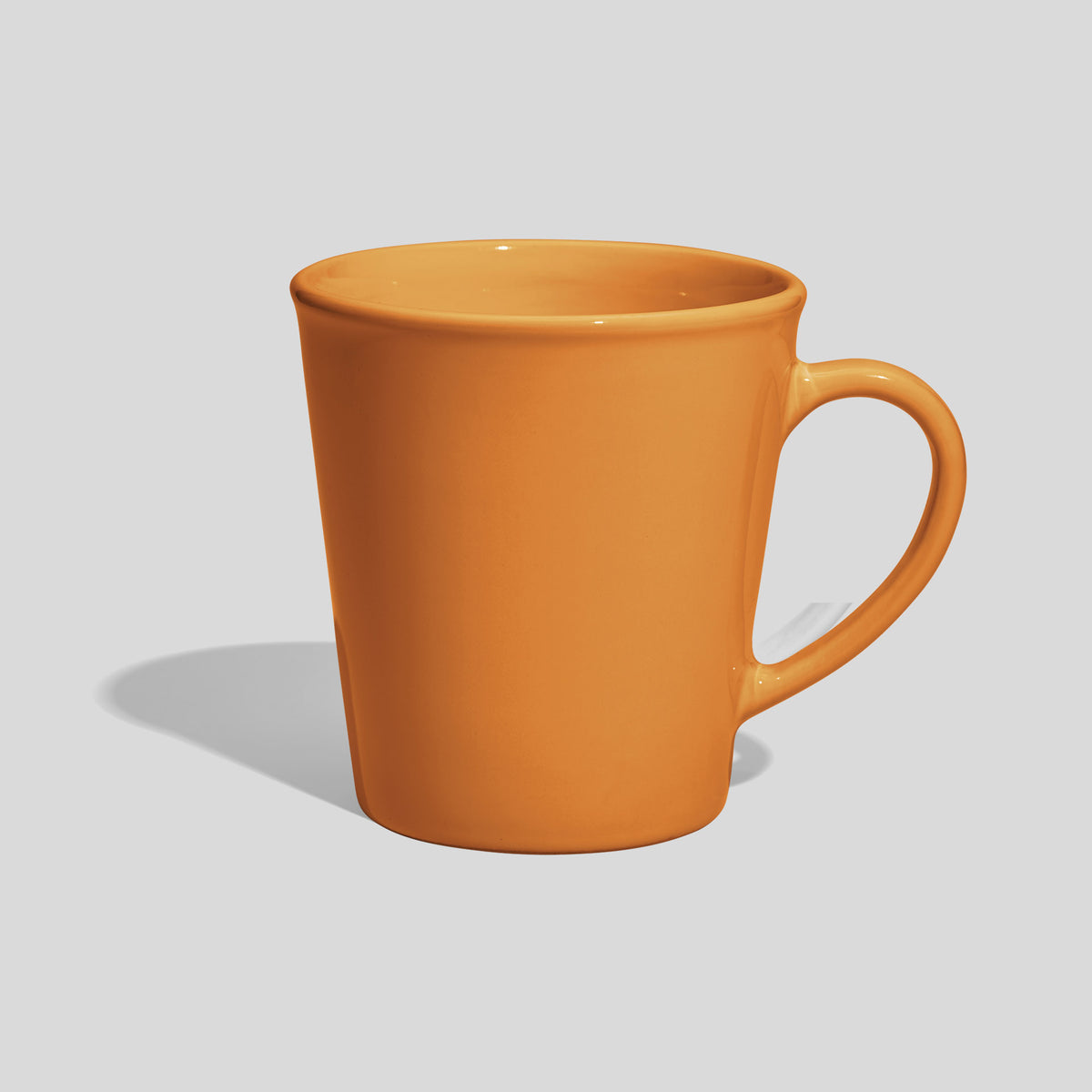 Kegelförmige Keramiktasse 350 ml mit Wulstrand und Rundhenkel – Senfgelb