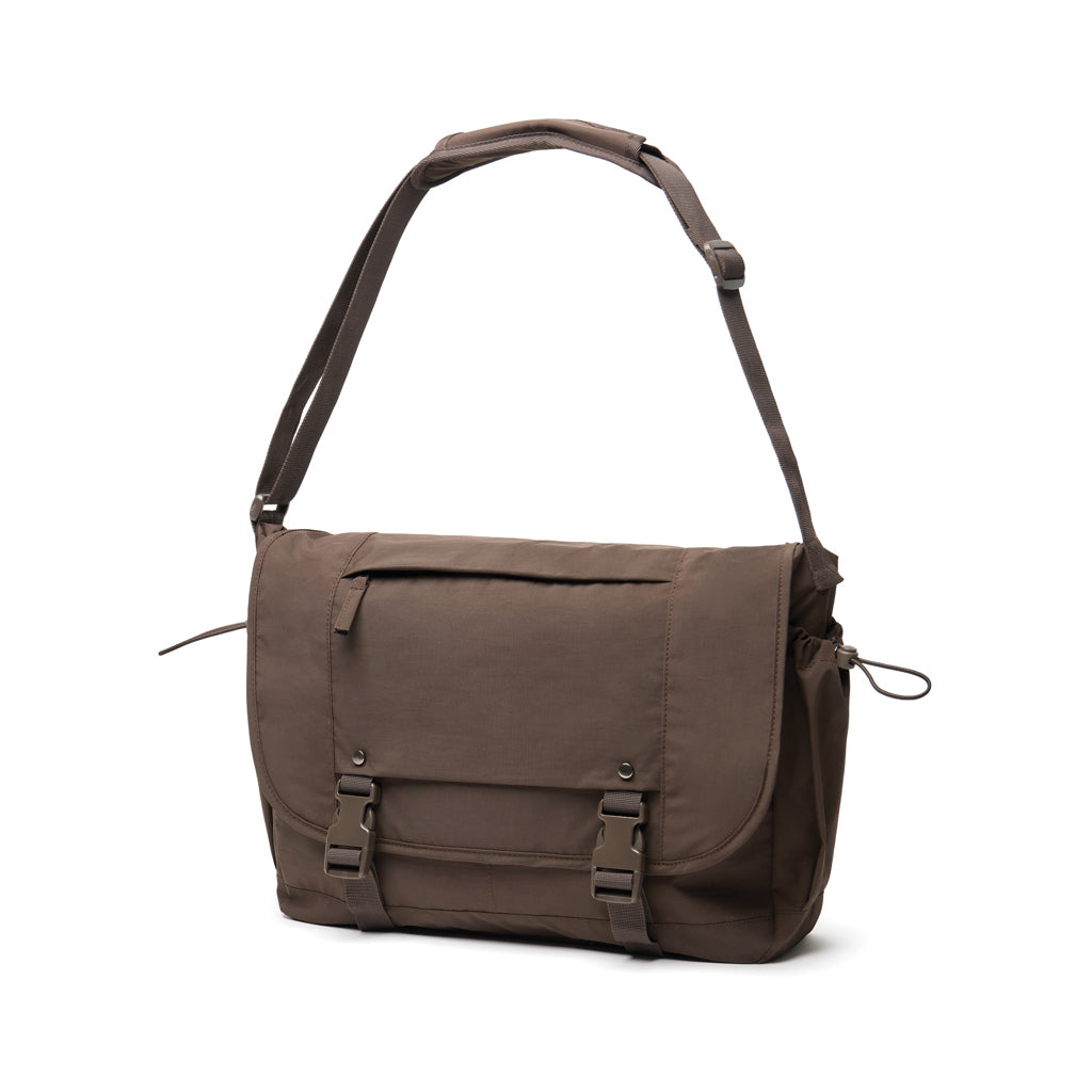 KENTO URBAN 15,6" Messenger aus RCS recyceltem Nylon – braun