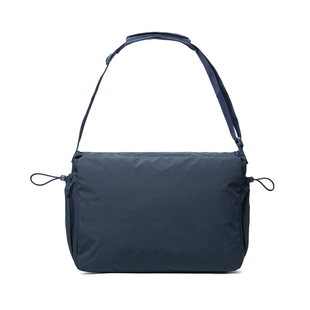 KENTO URBAN 15,6" Messenger aus RCS recyceltem Nylon – navy blau