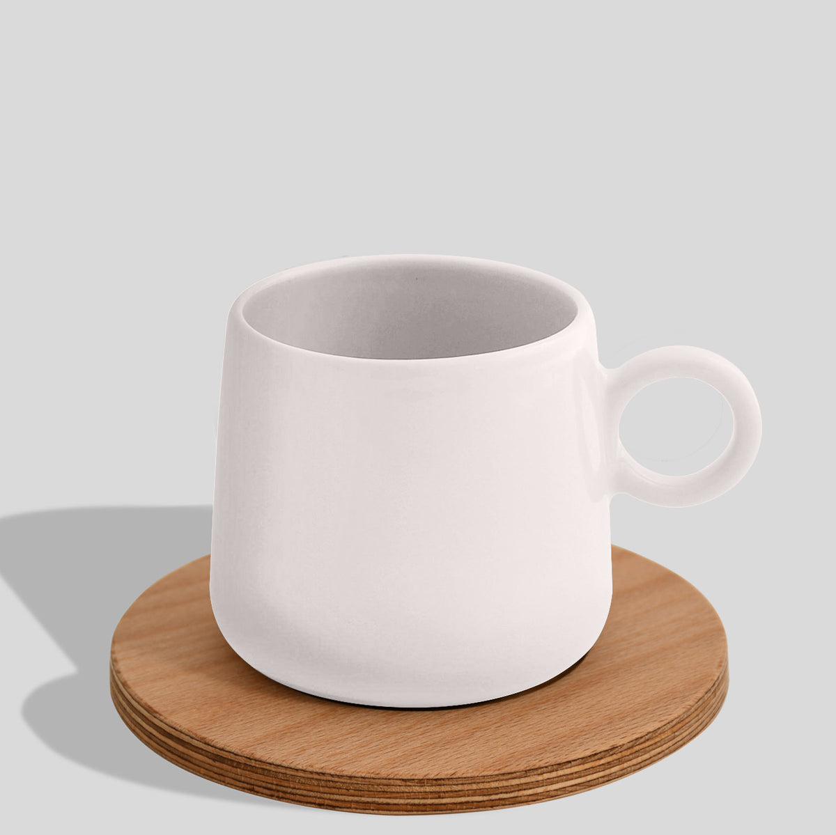 Keramiktasse 275 ml mit Ringhenkel und Holzuntersetzer – Weiß