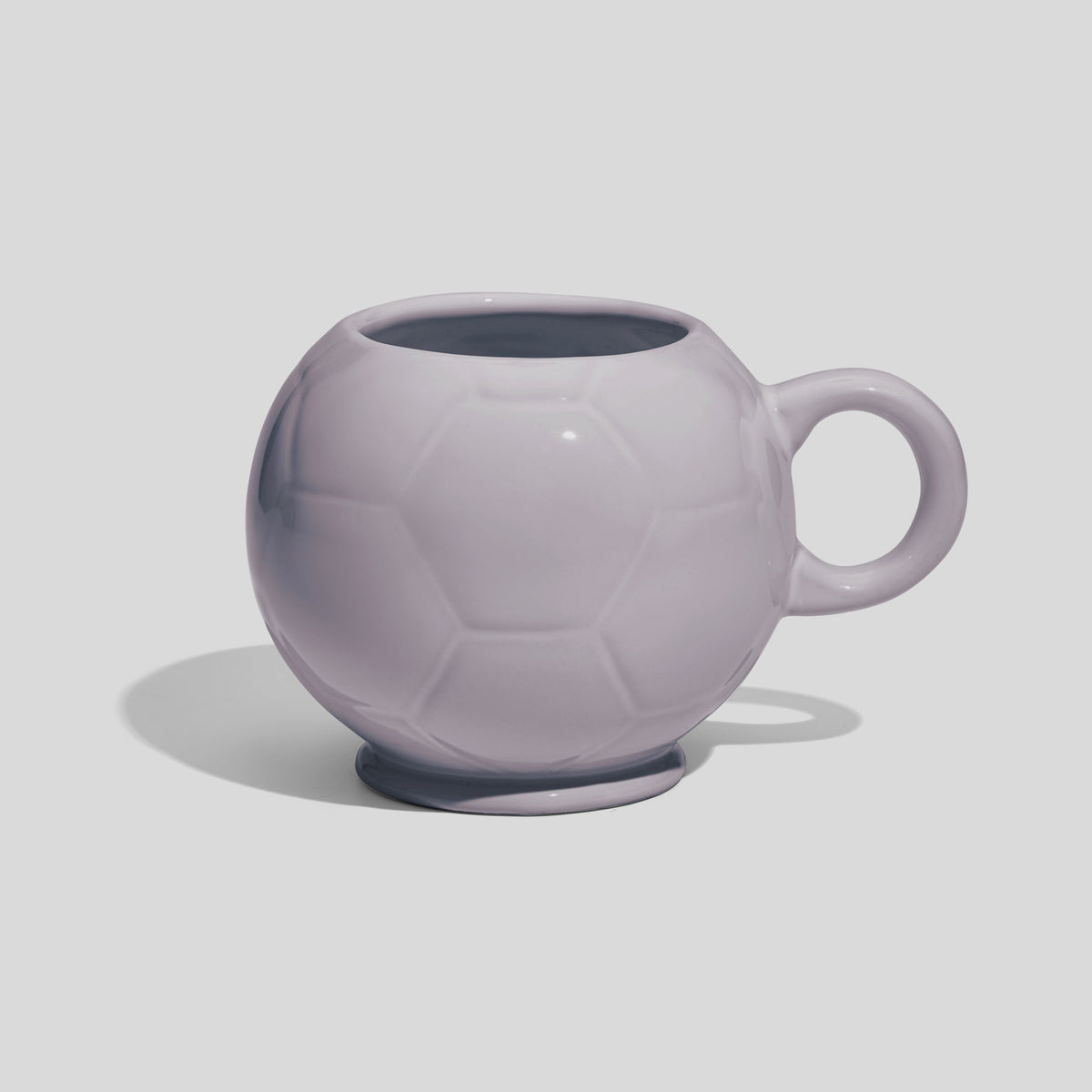 Keramiktasse 320 ml in Fußballform – Hellgrau