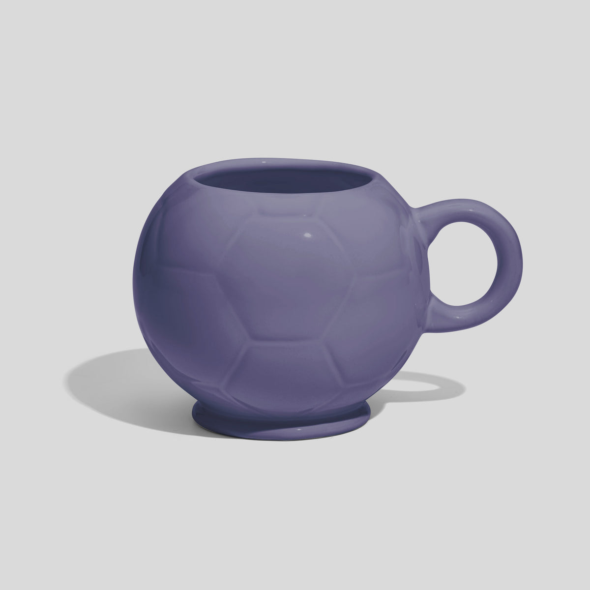 Keramiktasse 320 ml in Fußballform – Lavendel