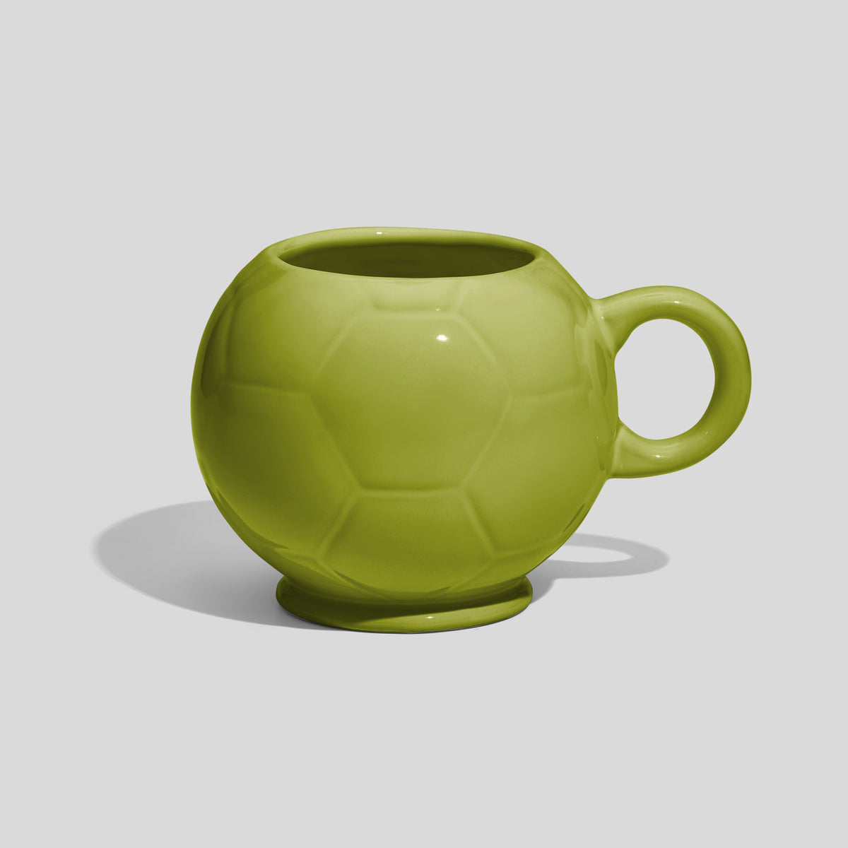 Keramiktasse 320 ml in Fußballform – Limettengrün