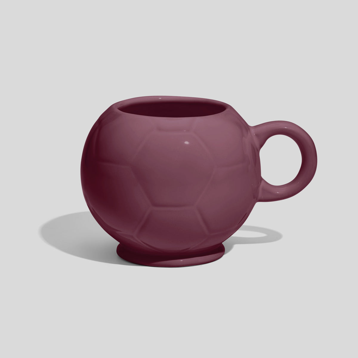 Keramiktasse 320 ml in Fußballform – Mauve
