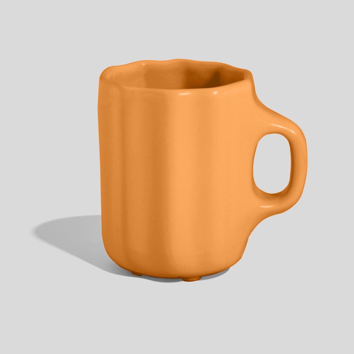 Keramiktasse 380 ml mit Wellenrand und Ovalhenkel