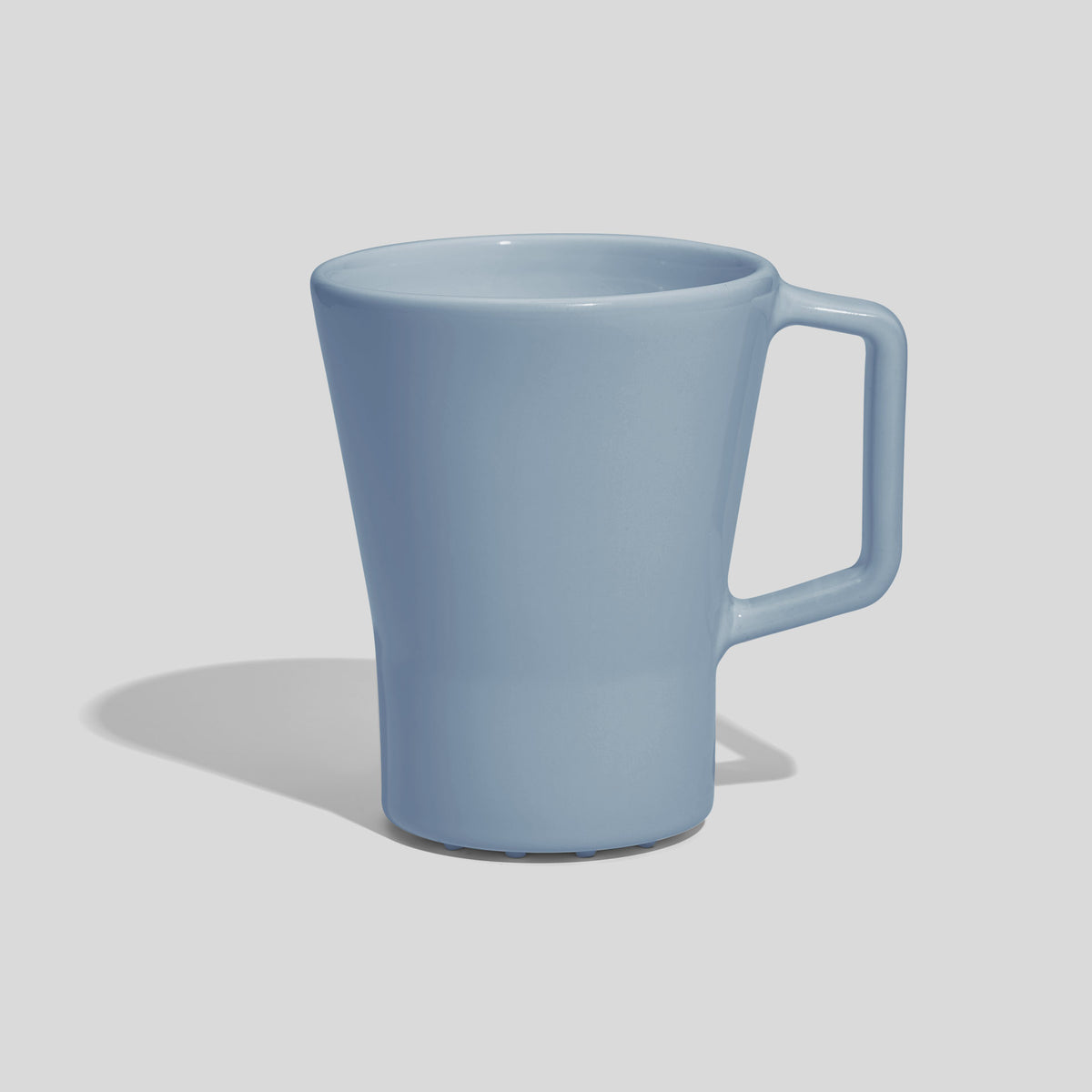 Keramiktasse 400 ml in Trichterform mit Rechteckhenkel – Hellblau