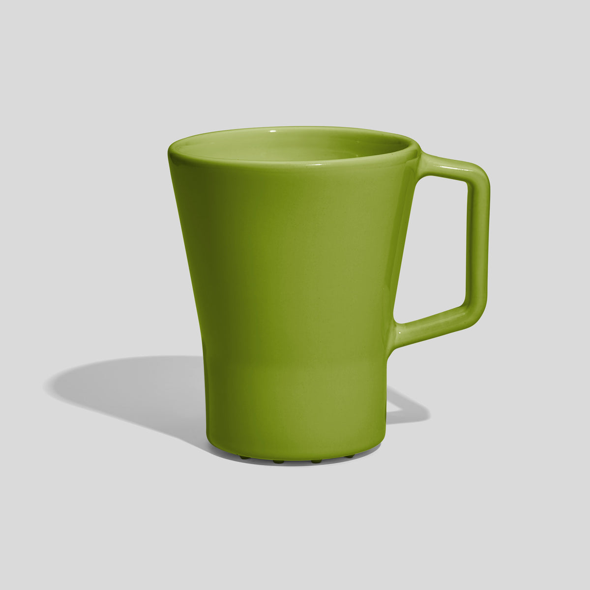 Keramiktasse 400 ml in Trichterform mit Rechteckhenkel – Olivgrün