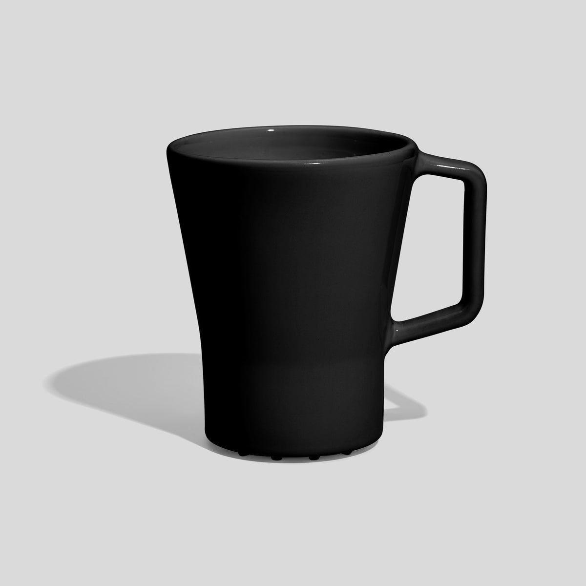 Keramiktasse 400 ml in Trichterform mit Rechteckhenkel – Schwarz