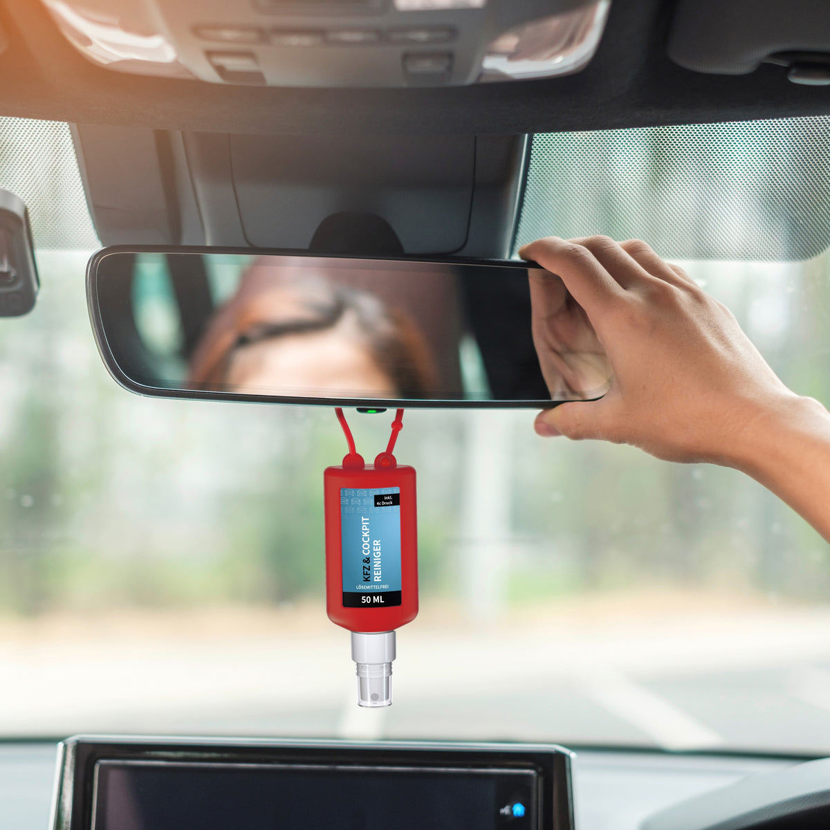 Kfz Cockpit Reiniger 50 ml Flasche mit Silikonhülle zum Anhängen