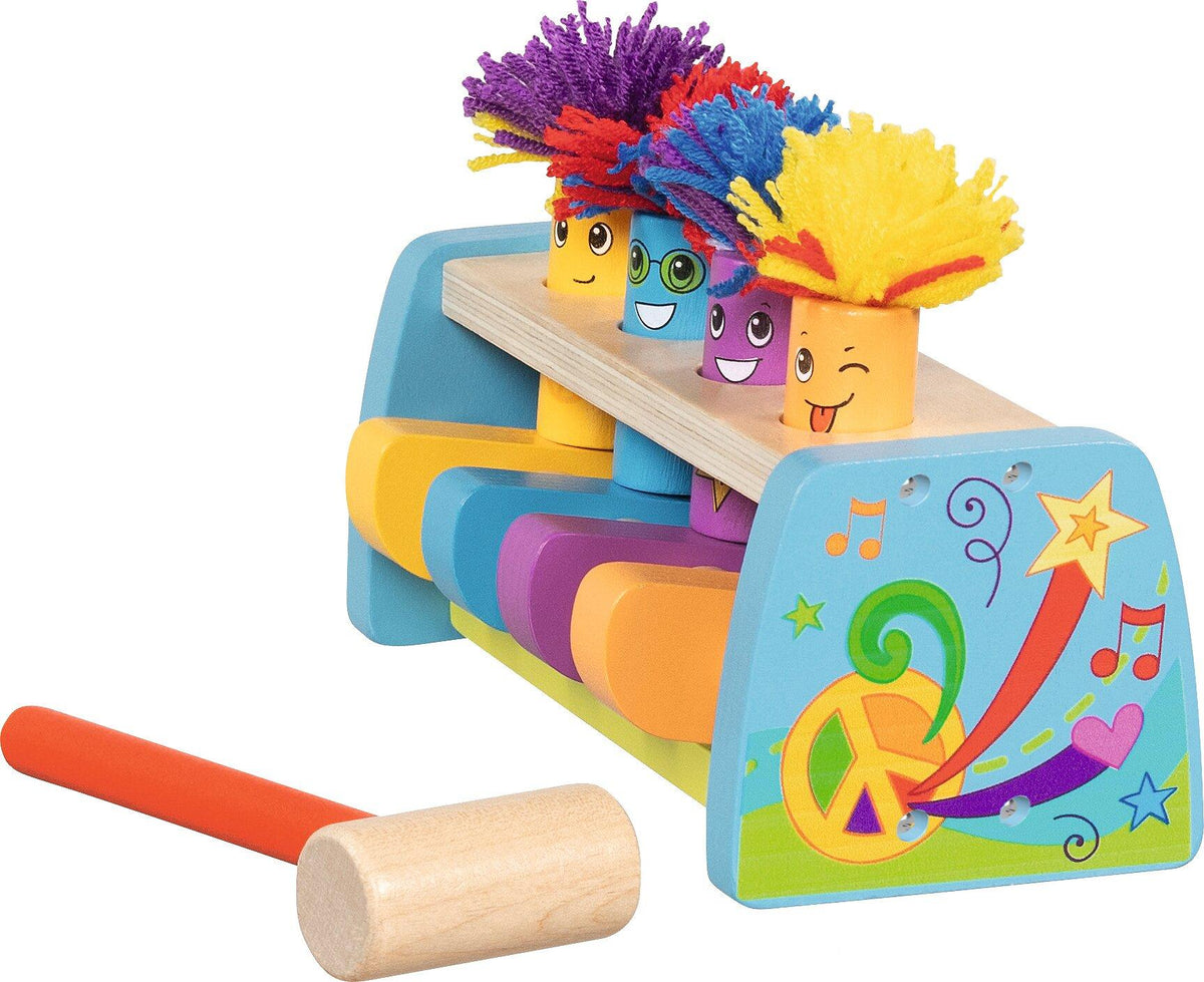 Klopfbank Hippie Hopper mit vier bunten Figuren von goki – weitere Ansicht