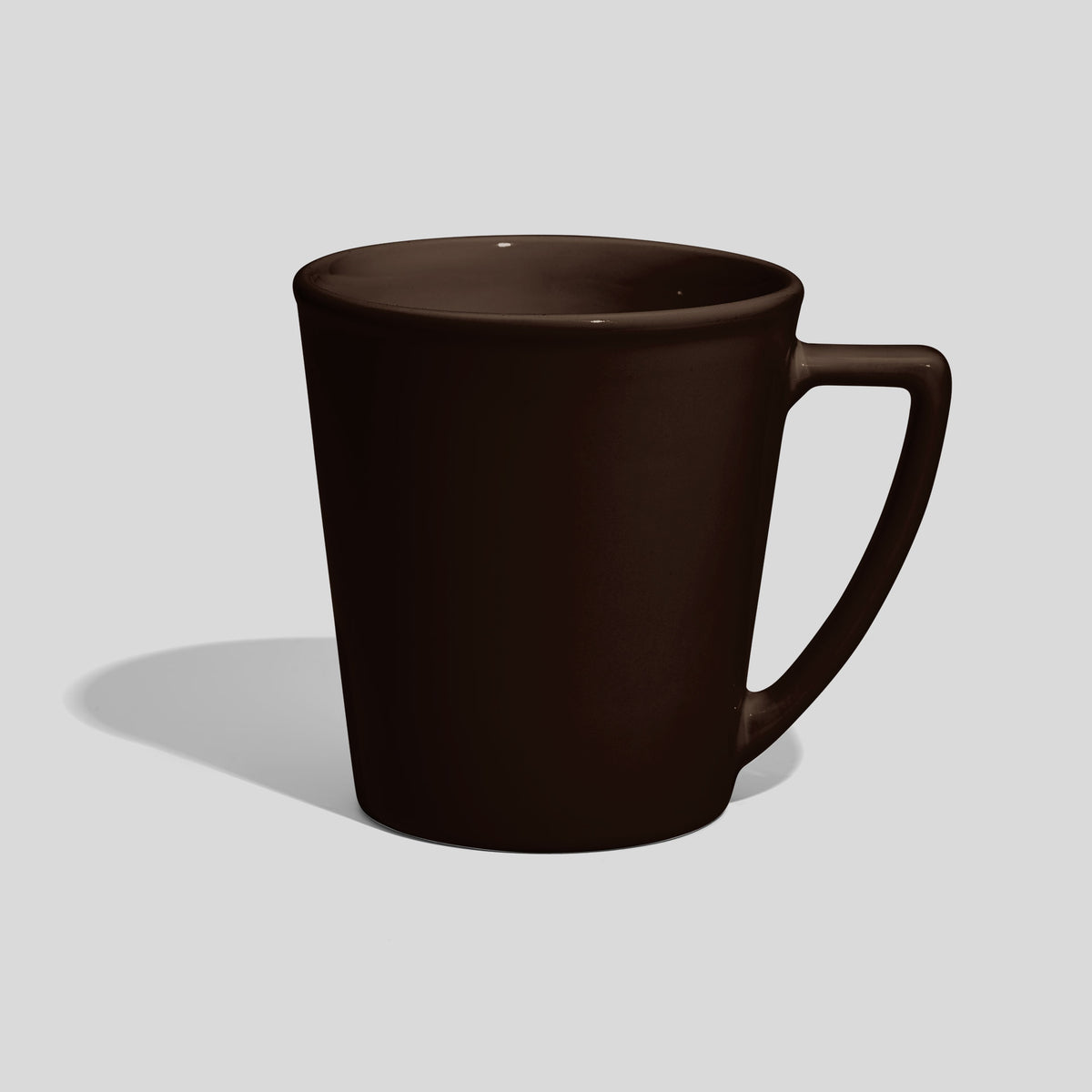 Konische Kaffeetasse 460 ml mit eckigem Henkel – Dunkelbraun