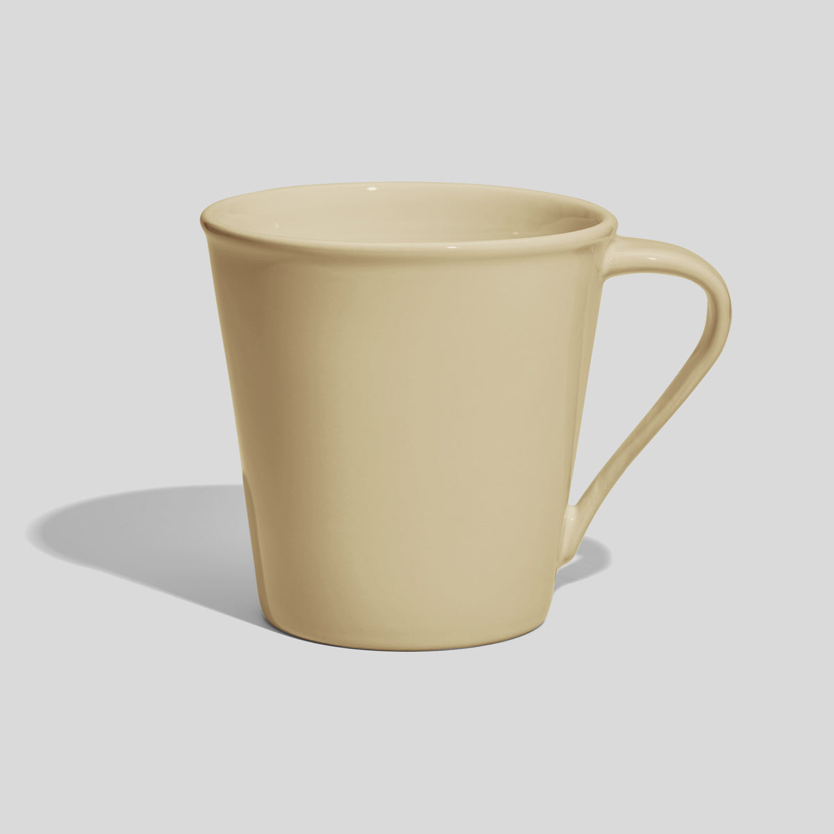 Konische Kaffeetasse 600 ml mit schrägem Henkel – Beige