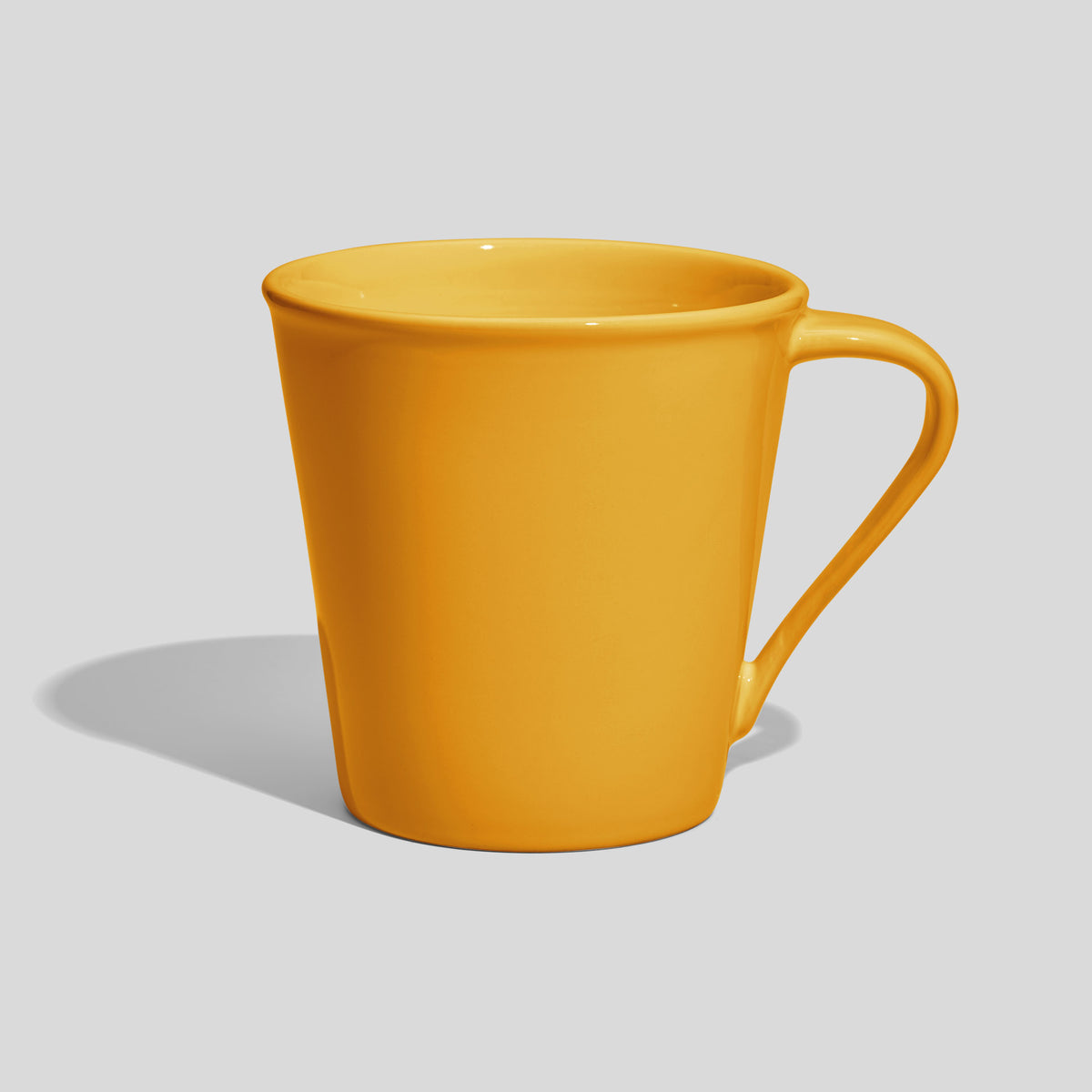 Konische Kaffeetasse 600 ml mit schrägem Henkel – Gelb