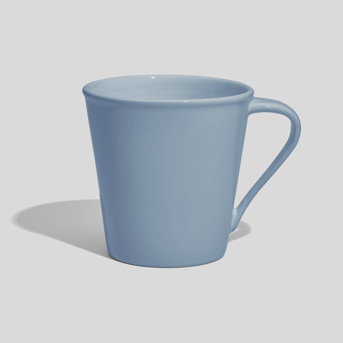 Konische Kaffeetasse 600 ml mit schrägem Henkel – Hellblau