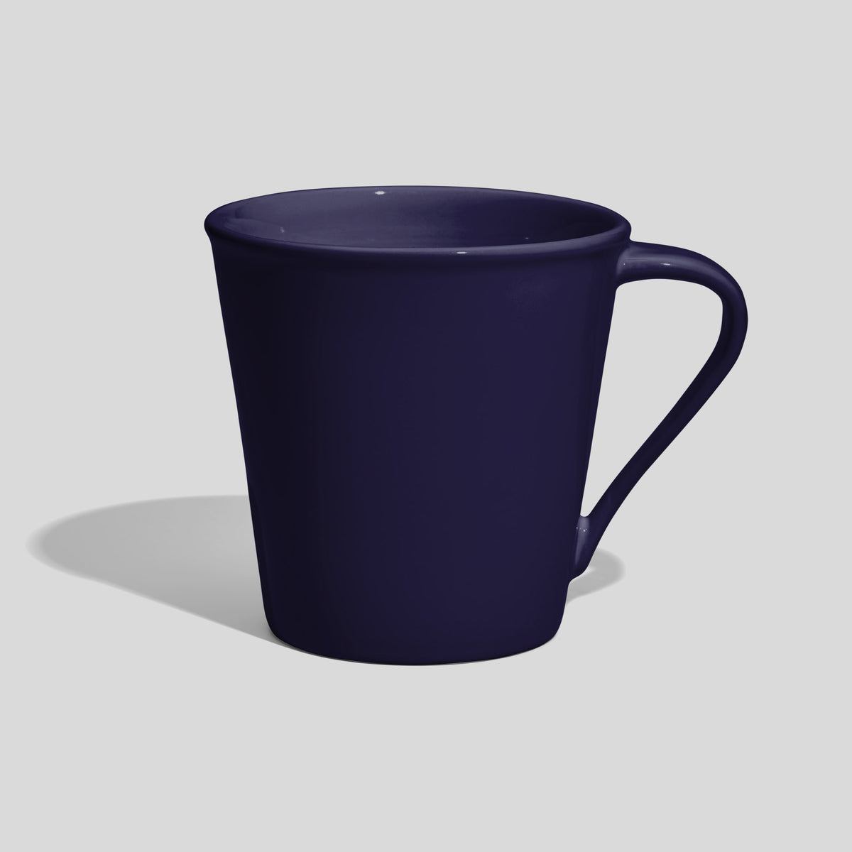 Konische Kaffeetasse 600 ml mit schrägem Henkel – Nachtblau