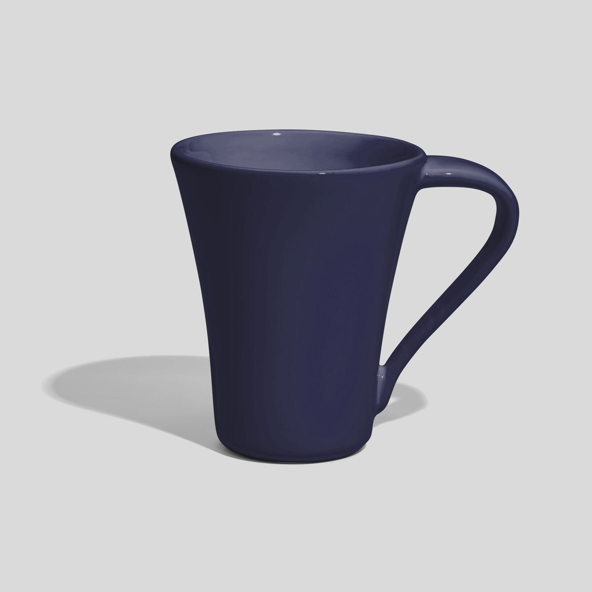 Konische Keramiktasse 250 ml mit schwingendem Henkel – Marineblau