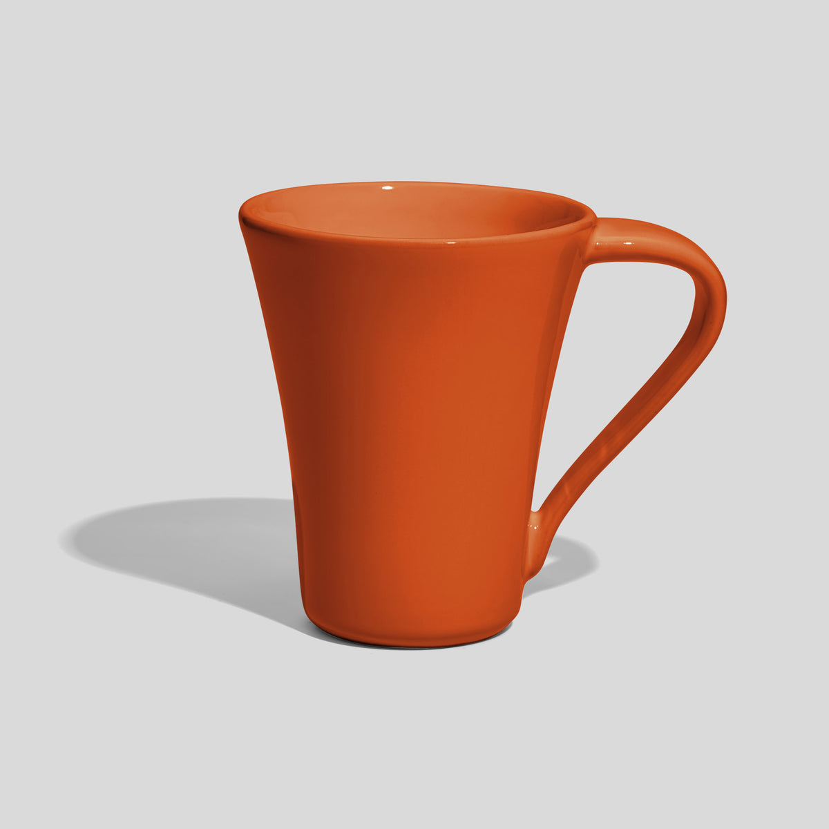 Konische Keramiktasse 250 ml mit schwingendem Henkel – Orange