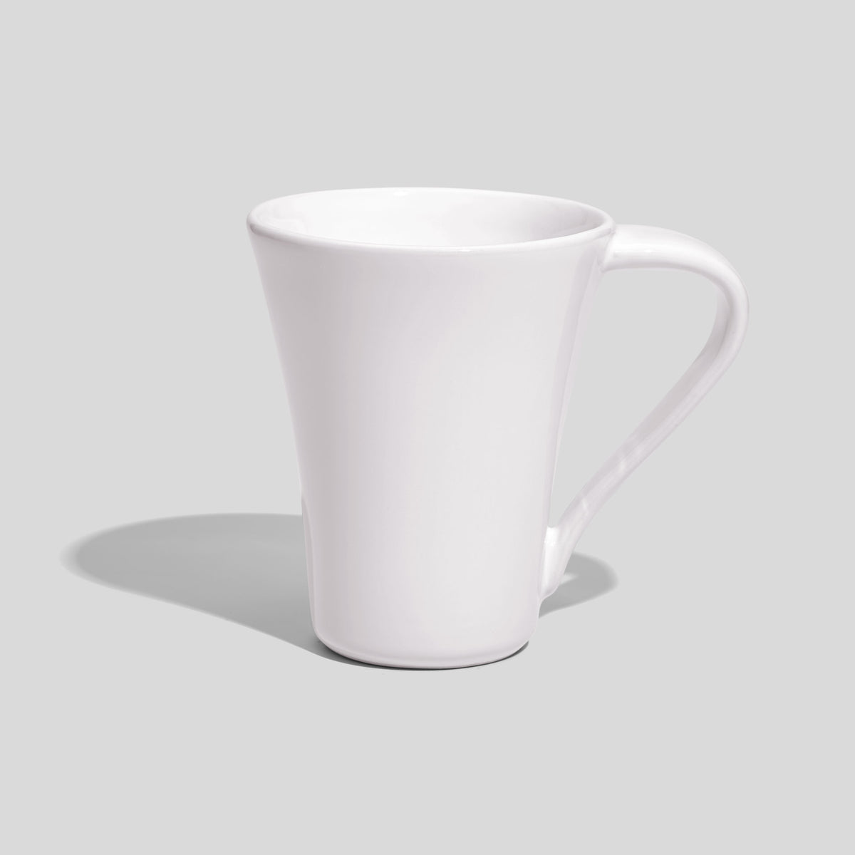 Konische Keramiktasse 250 ml mit schwingendem Henkel – Weiß