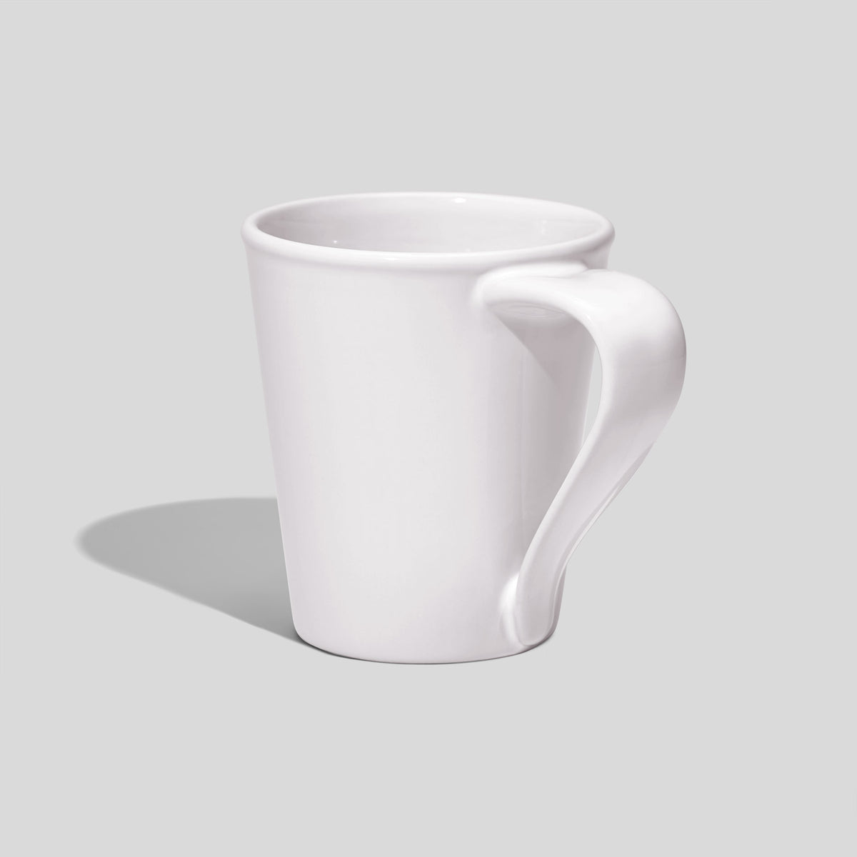 Konische Keramiktasse 280 ml mit geschwungenem Henkel – Weiß