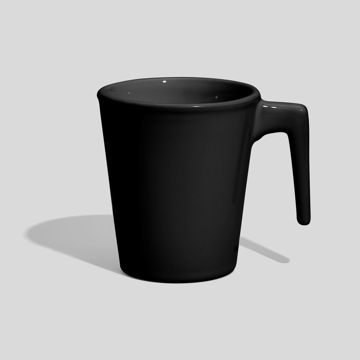 Konische Keramiktasse 280 ml mit offenem Griff – Schwarz
