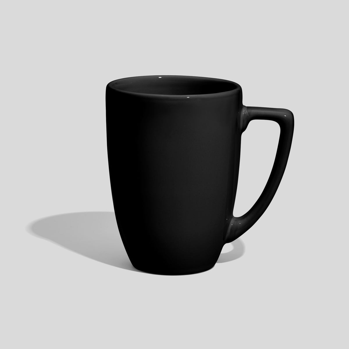 Konische Keramiktasse 330 ml mit eckigem Henkel – Schwarz