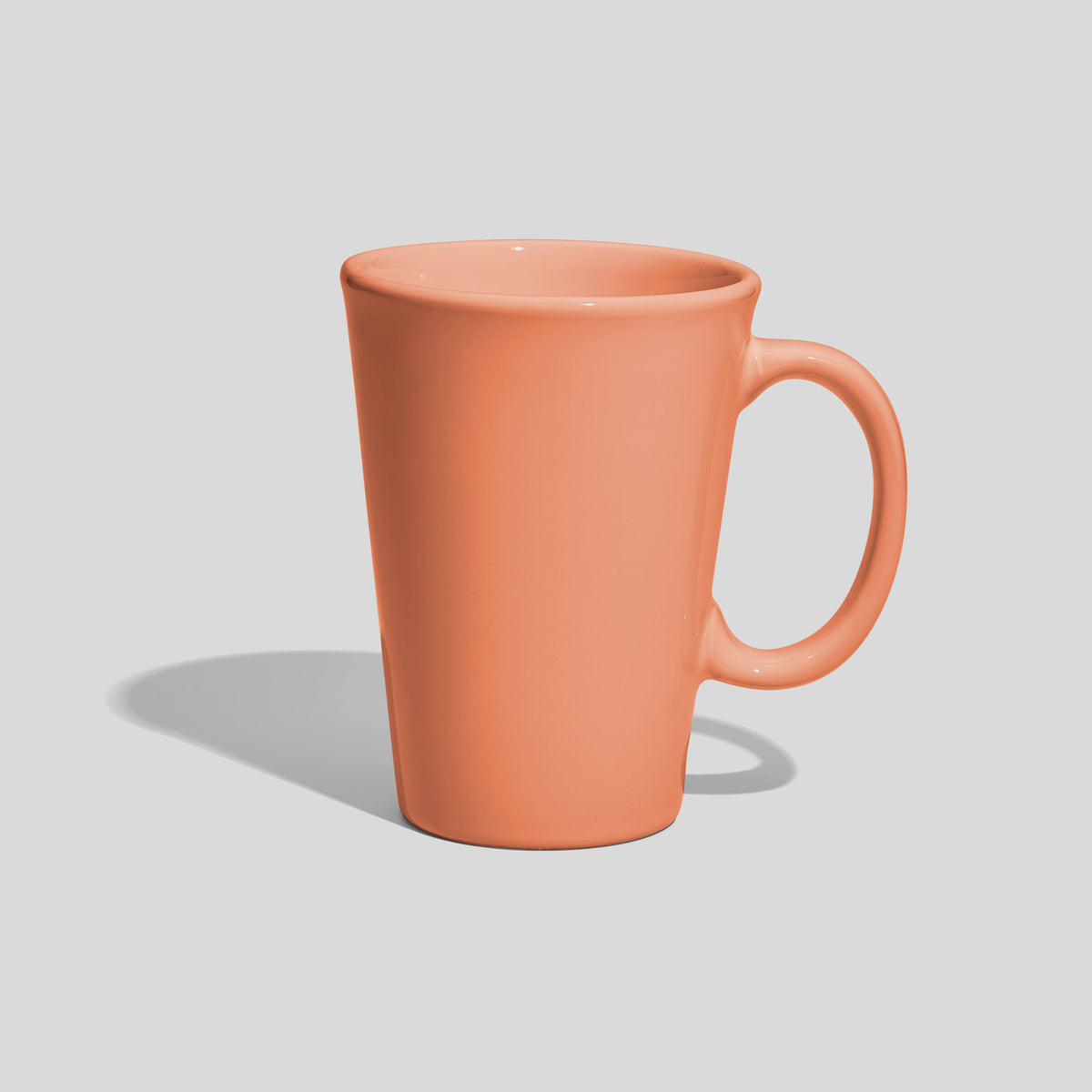 Konische Keramiktasse 380 ml mit ovalem Ringhenkel – Lachs