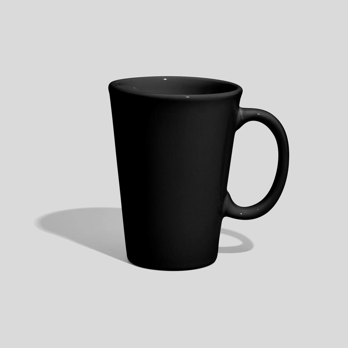 Konische Keramiktasse 380 ml mit ovalem Ringhenkel – Schwarz