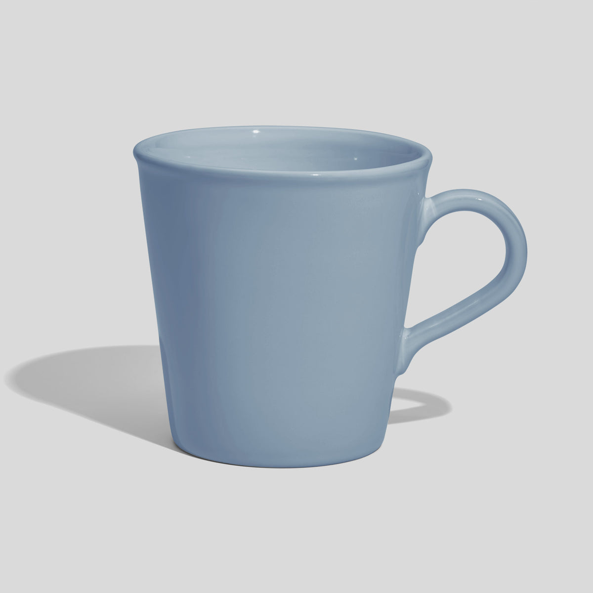 Konischer Kaffeebecher 600 ml mit kleinem Bogenhenkel – Hellblau