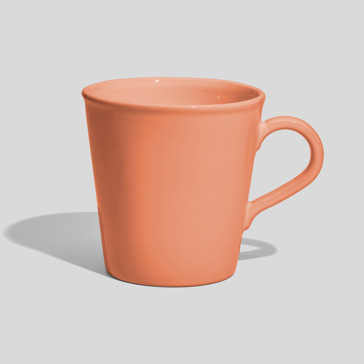 Konischer Kaffeebecher 600 ml mit kleinem Bogenhenkel – Lachs