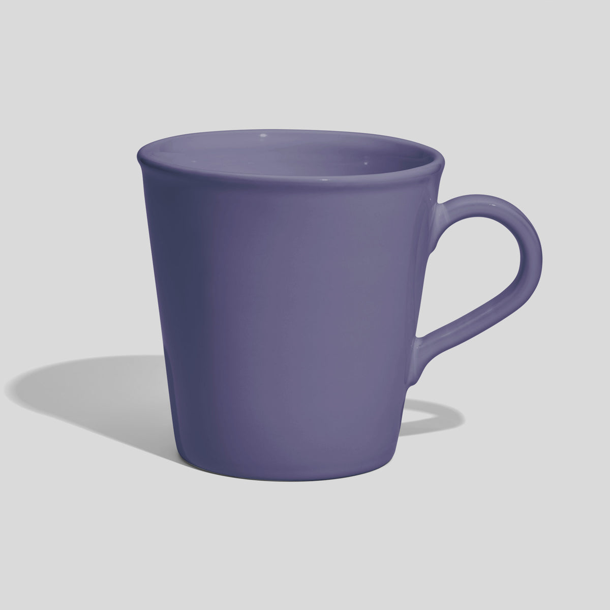 Konischer Kaffeebecher 600 ml mit kleinem Bogenhenkel – Lavendel