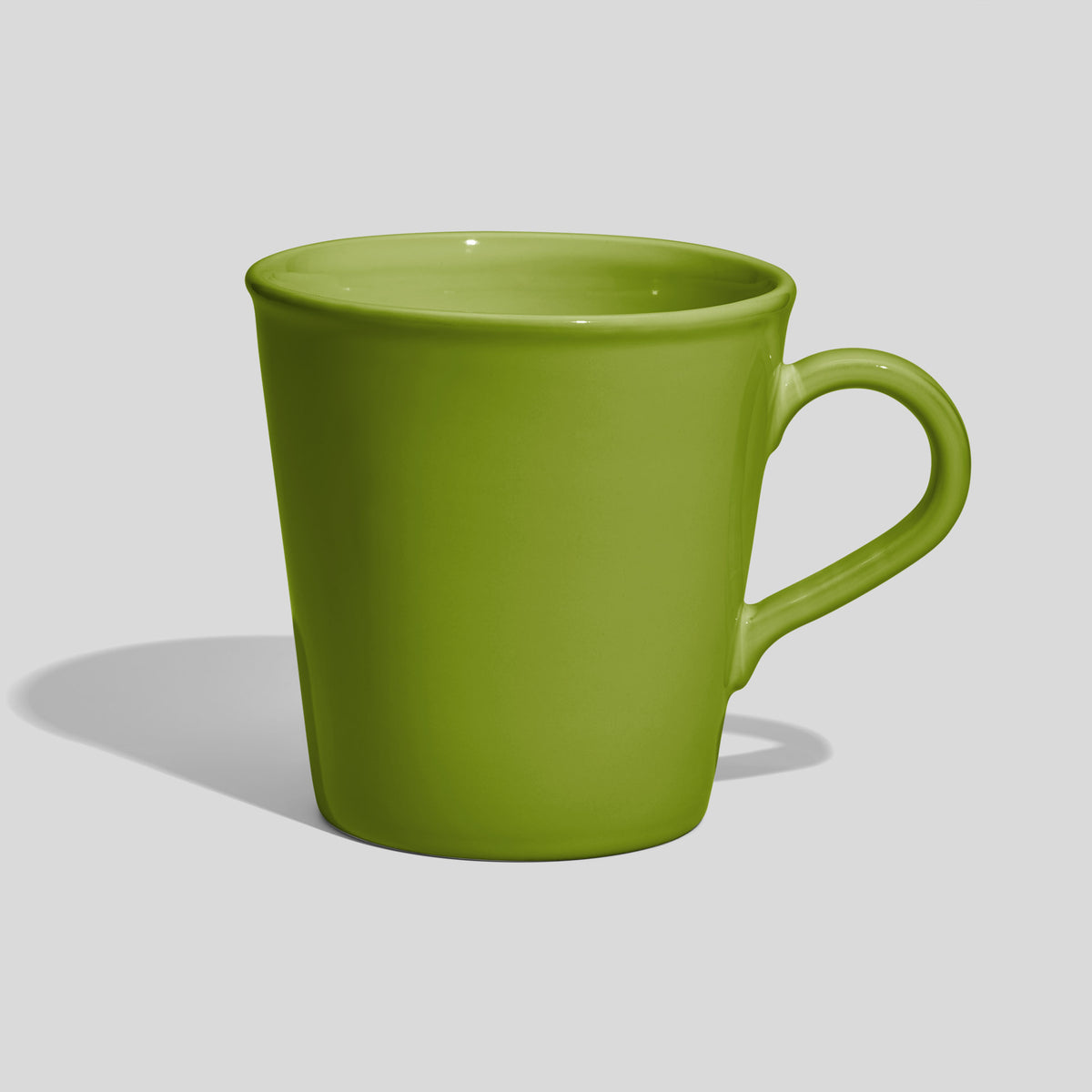 Konischer Kaffeebecher 600 ml mit kleinem Bogenhenkel – Olivgrün