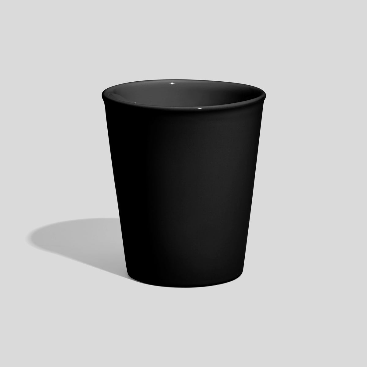 Konischer Keramikbecher 280 ml ohne Henkel – Schwarz