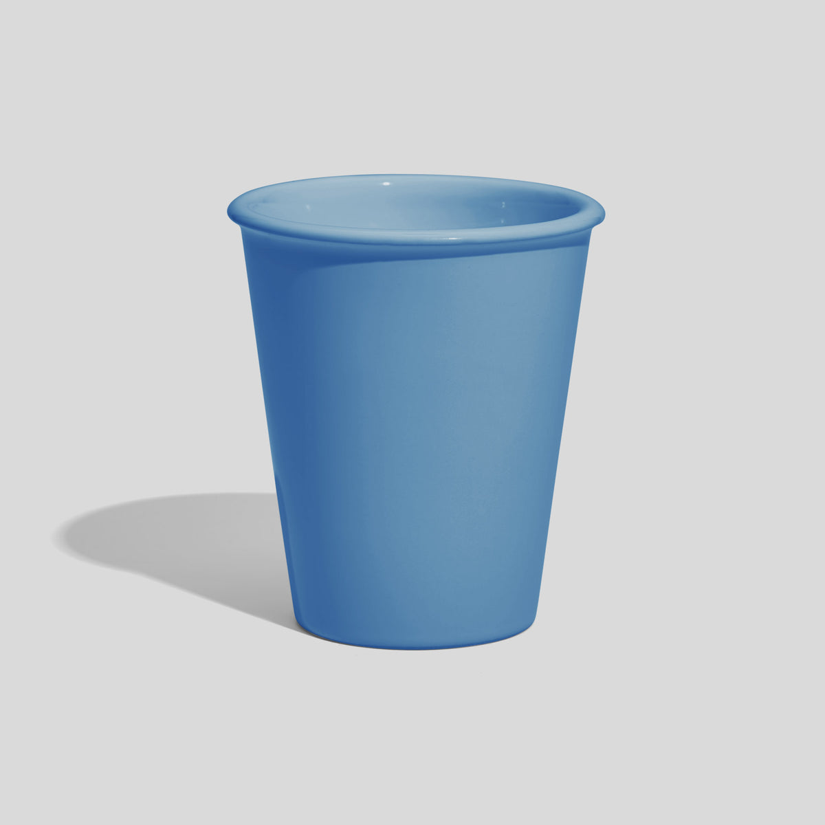 Konischer Keramikbecher 350 ml ohne Henkel mit Wulstrand – Himmelblau