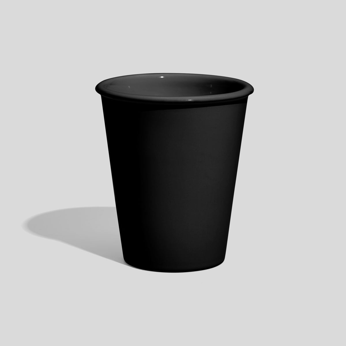 Konischer Keramikbecher 350 ml ohne Henkel mit Wulstrand – Schwarz