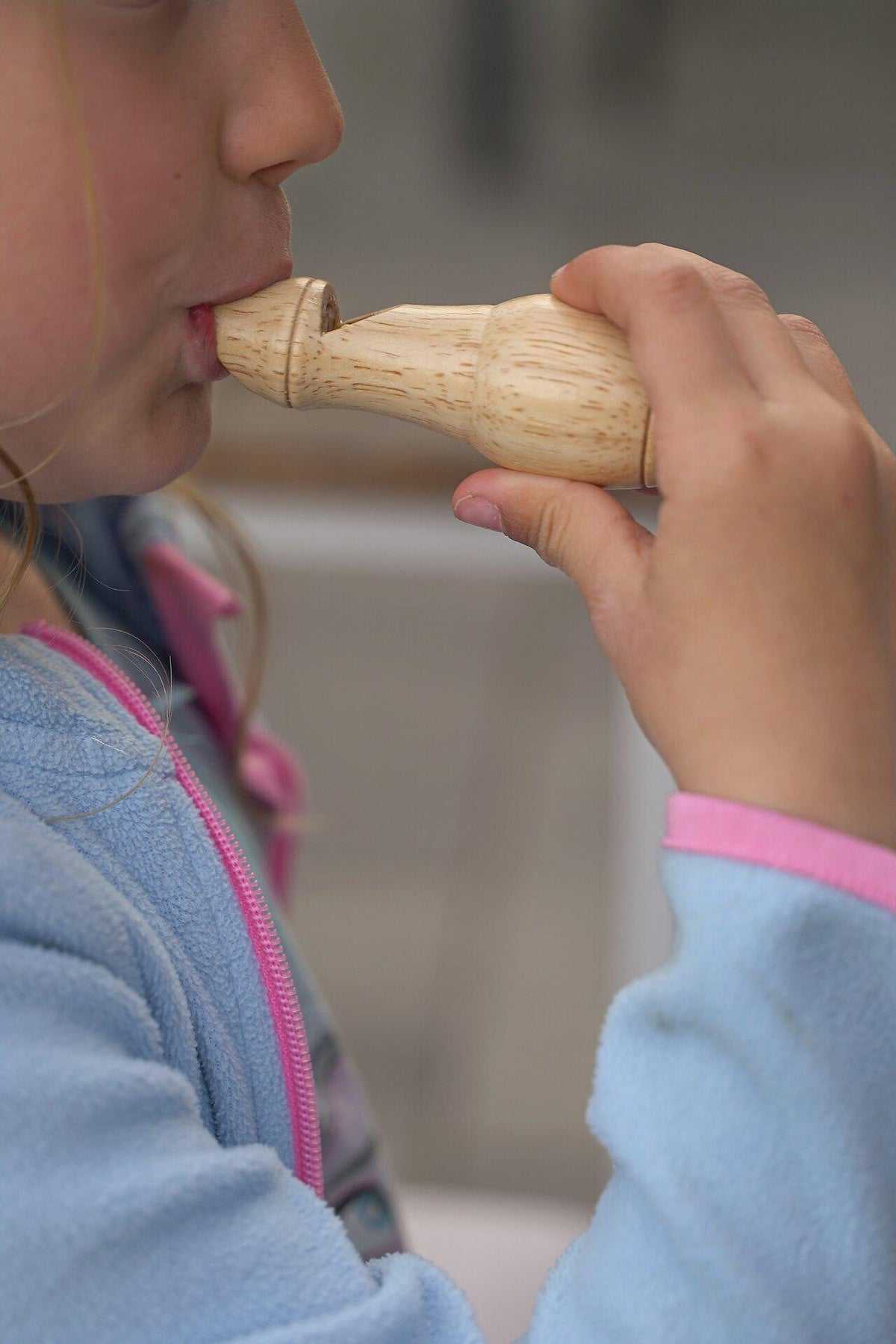 Kuckuckspfeife aus Holz im 6er Set von goki – Dritte Ansicht