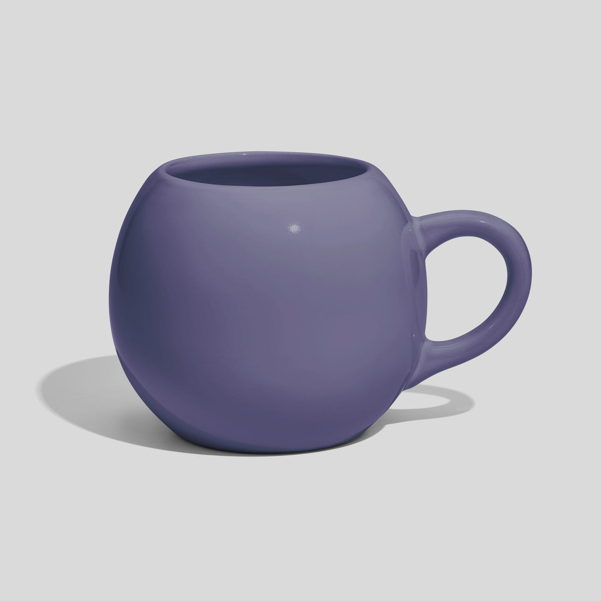 Kugelförmige Keramiktasse 420 ml mit Schlaufenhenkel – Lavendel