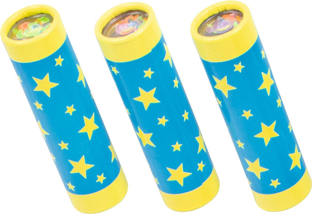 Kurzes Kaleidoskop mit gelben Sternen auf Blau von goki – Ansicht