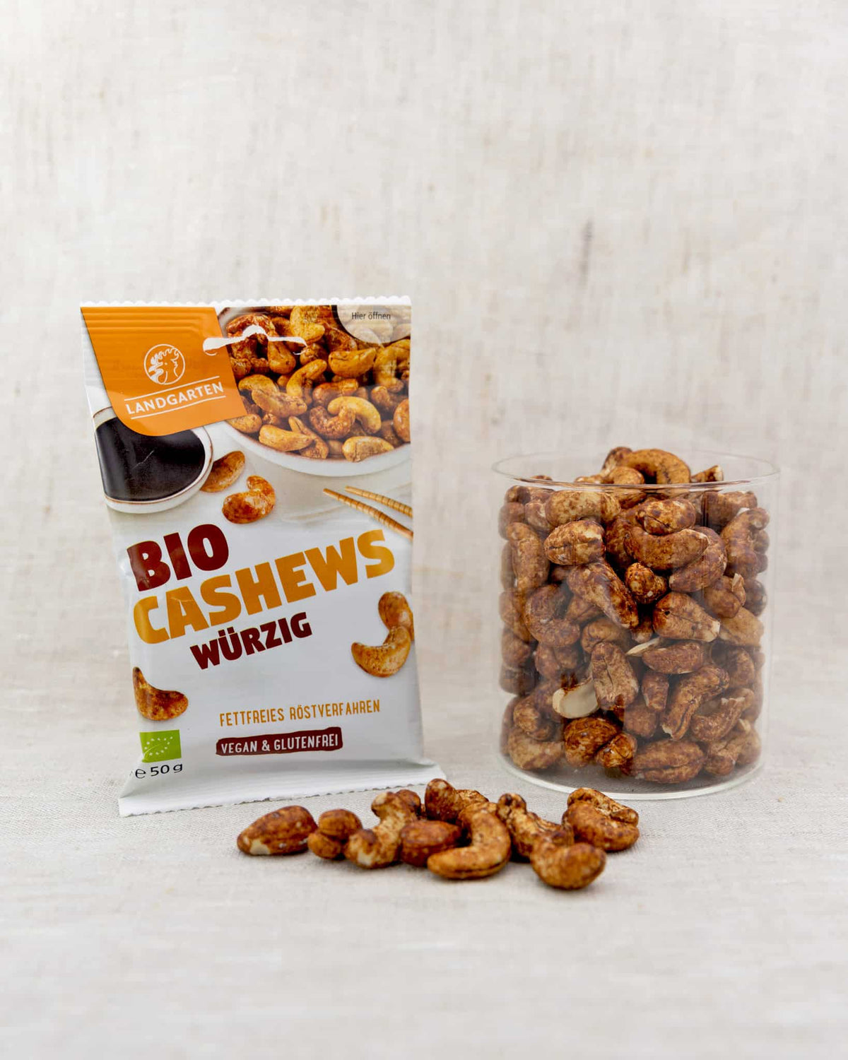 LANDGARTEN Bio Cashews Würzig 50 g mit Logo Button