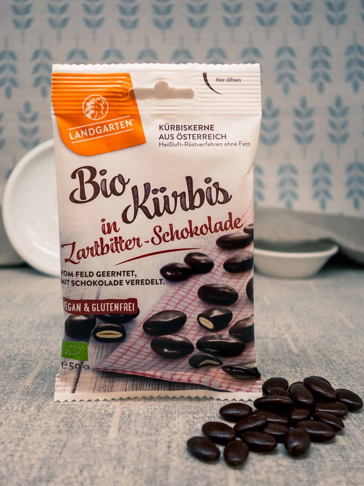 LANDGARTEN Bio Schoko Kürbiskerne Zartbitter 50 g mit Logo Button