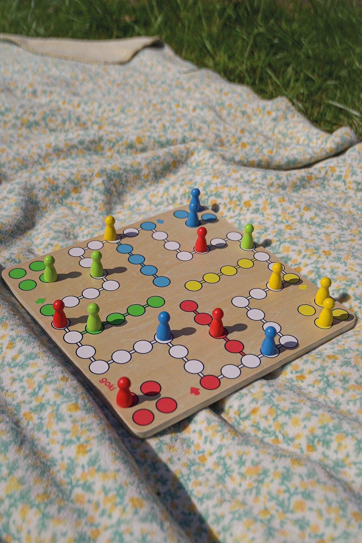Ludo Brettspiel aus Holz in vier Farben, 28 cm – weitere Ansicht