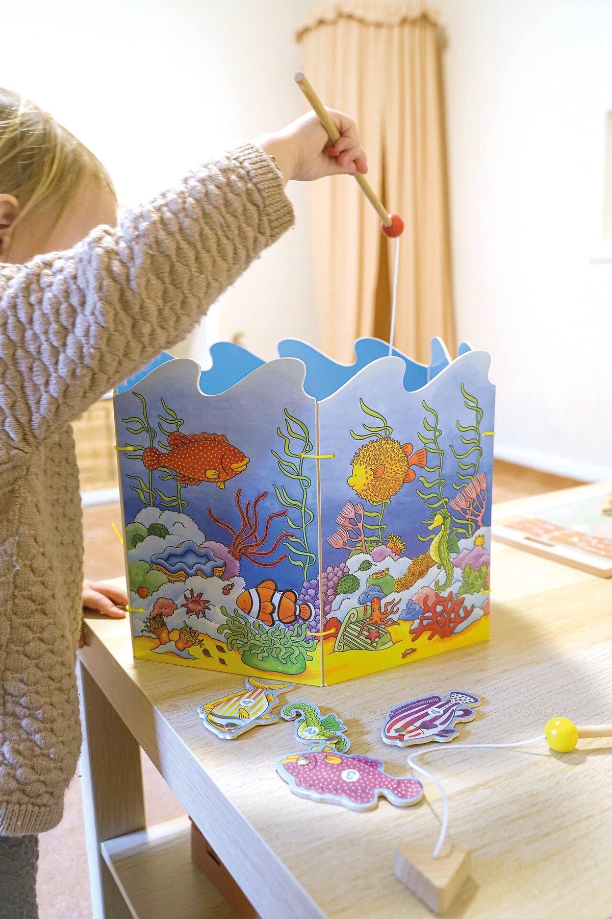 Magnetisches Angelspiel Unterwasserwelt aus Holz von goki – weitere Ansicht