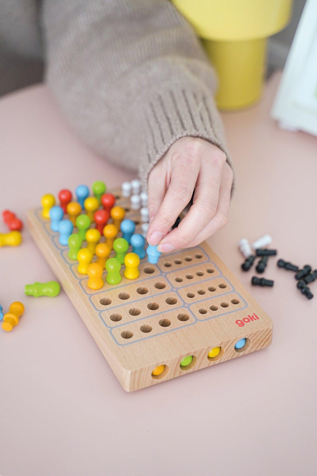 Master Logic Codespiel aus Holz, 21 cm lang – sechste Ansicht