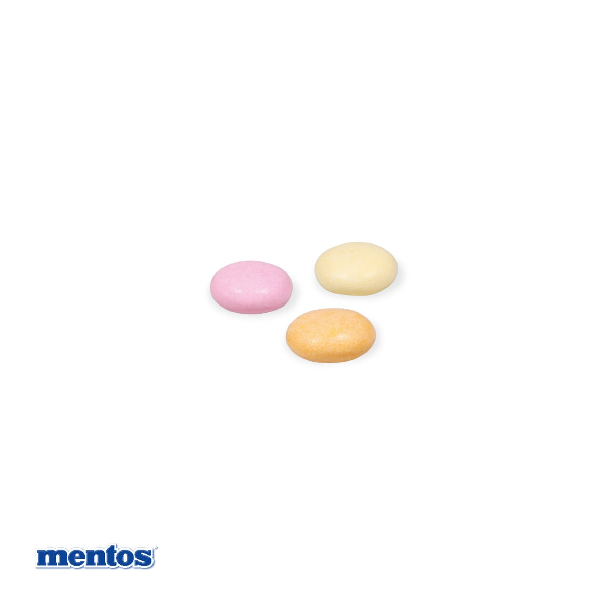 Geöffnete Paperbox mit Mentos Kaubonbons in der Fruchtmischung