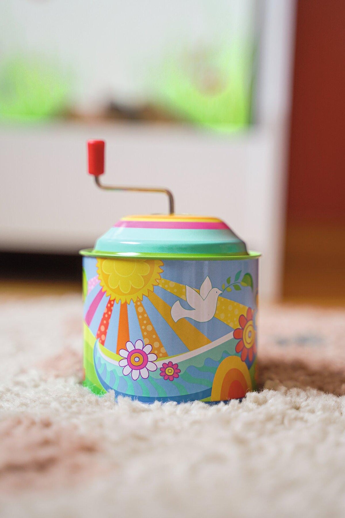 Musikspieldose Sonnenglück mit Schmetterling und Sternen – Seitenansicht