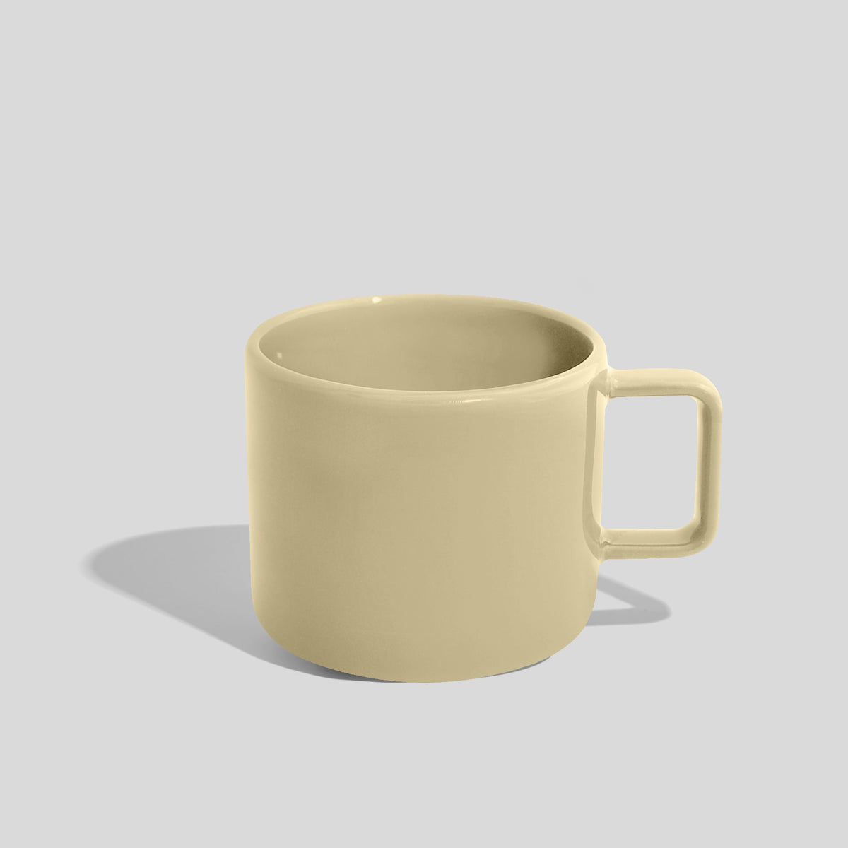 Niedrige Keramiktasse 400 ml mit Eckhenkel – Beige