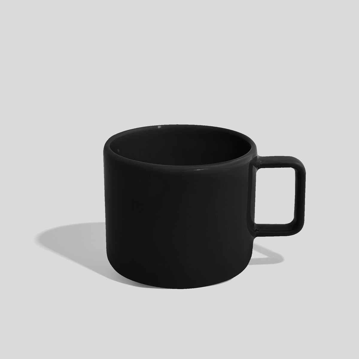 Niedrige Keramiktasse 400 ml mit Eckhenkel – Schwarz