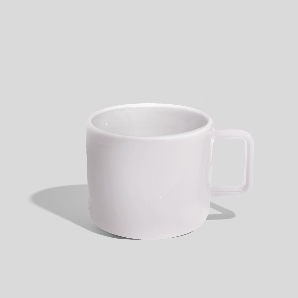 Niedrige Keramiktasse 400 ml mit Eckhenkel – Weiß